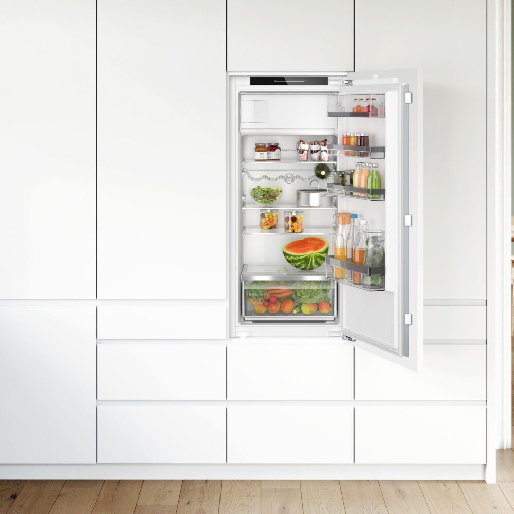 Alternative view of Serie 6, Einbau-Kühlschrank mit Gefrierfach, 122.1 x 55.8 cm, Flachscharnier mit Softeinzug, KIL42ADD1