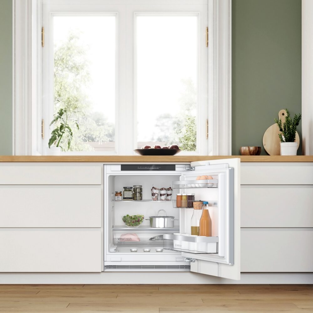 Alternative view of Serie 6, Unterbau-Kühlschrank, 82 x 59.8 cm, Flachscharnier mit Softeinzug, KUR21ADE0